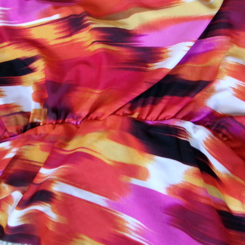 Penbrooke Takini Swim top Size 20 Ruched sides - Picture 5 of 5